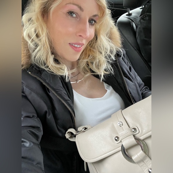 My style thanks for browsing my closet! ☀️💛☀️💛☀️ - Picture 3 of 16